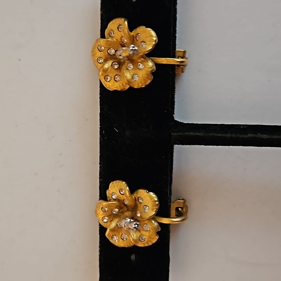 RDH Hibiscus Rhinestone & Goldtone Clip-on Earrings - Picture 1 of 7